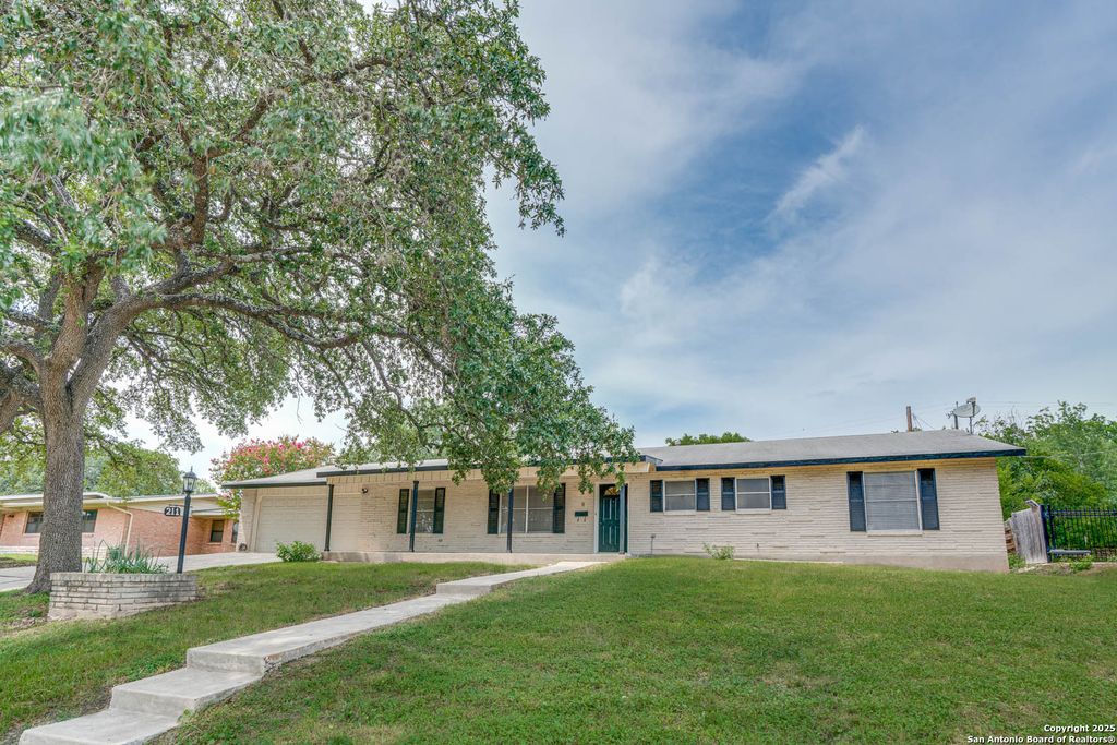 211 E Woodlake, San Antonio, TX 78229