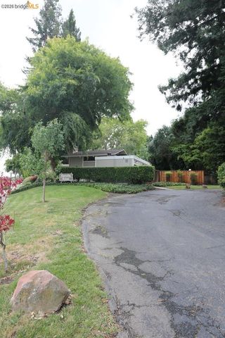 1055 San Ramon Valley BLVD, Danville, CA 94526