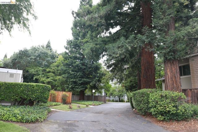 1055 San Ramon Valley BLVD, Danville, CA 94526