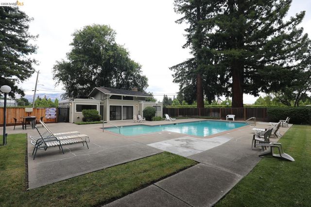 1055 San Ramon Valley BLVD, Danville, CA 94526