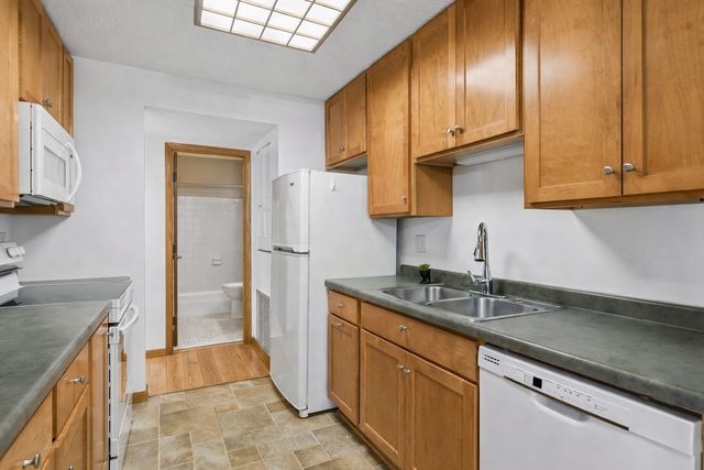 132 Demont Avenue E 128, Little Canada, MN 55117