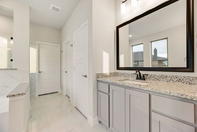 5004 Taylor Trail, Sanger, TX 76266