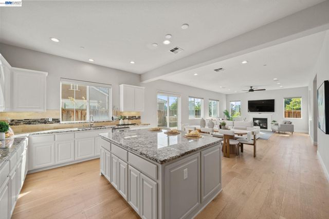 33454 Bronco Loop, Fremont, CA 94555