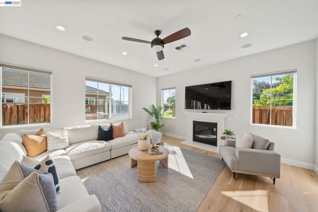 33454 Bronco Loop, Fremont, CA 94555