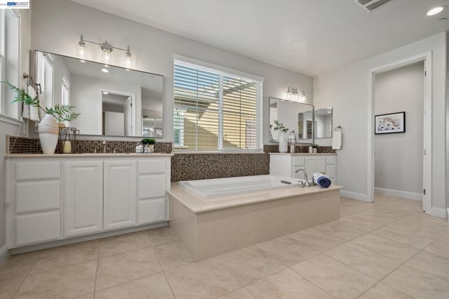 33454 Bronco Loop, Fremont, CA 94555