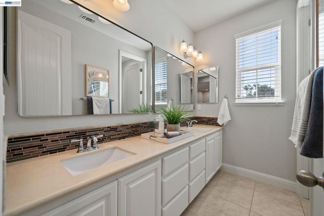 33454 Bronco Loop, Fremont, CA 94555