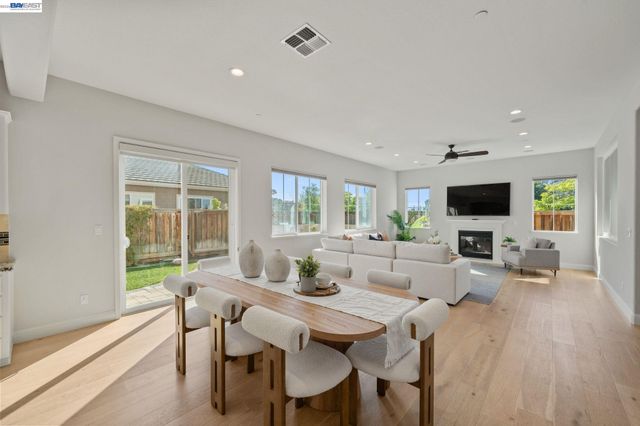 33454 Bronco Loop, Fremont, CA 94555