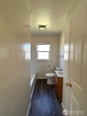 2914 WASHINGTON Way, Longview, WA 98632