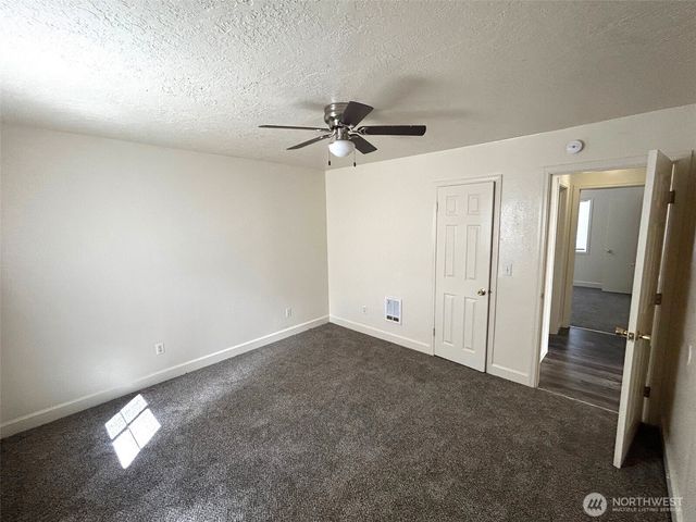 2914 WASHINGTON Way, Longview, WA 98632