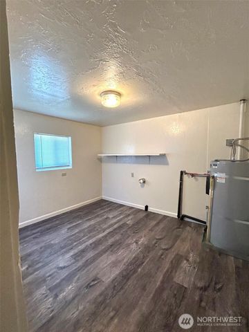 2914 WASHINGTON Way, Longview, WA 98632
