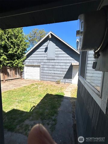 2914 WASHINGTON Way, Longview, WA 98632