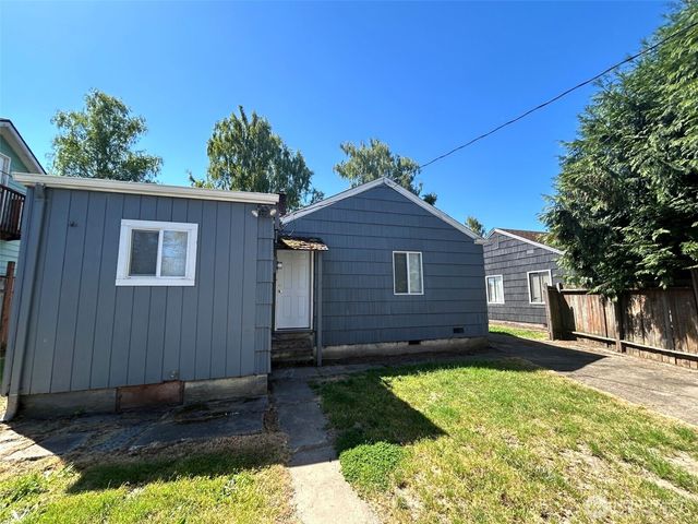 2914 WASHINGTON Way, Longview, WA 98632