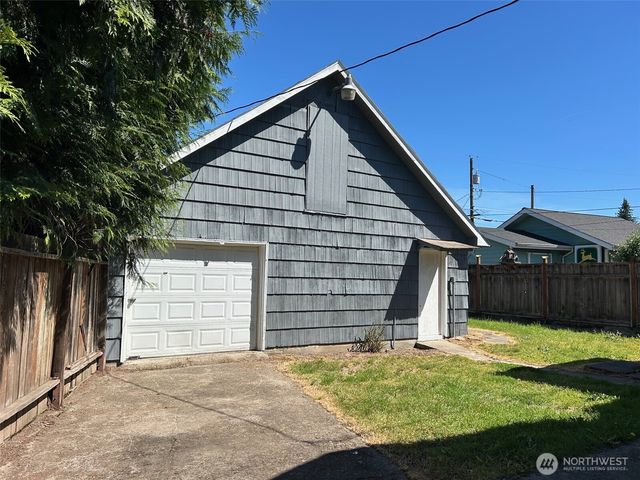 2914 WASHINGTON Way, Longview, WA 98632