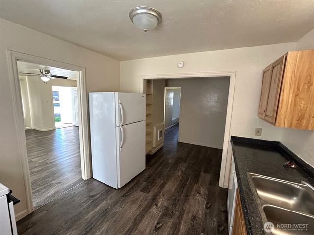 2914 WASHINGTON Way, Longview, WA 98632