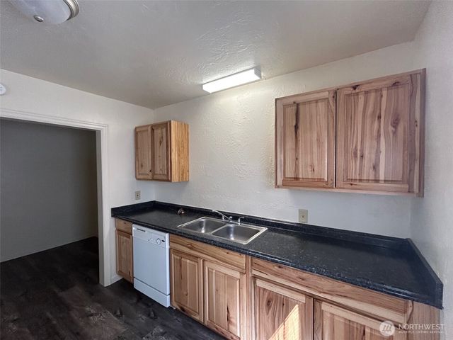 2914 WASHINGTON Way, Longview, WA 98632