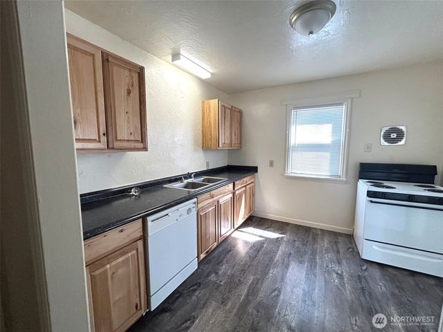 2914 WASHINGTON Way, Longview, WA 98632