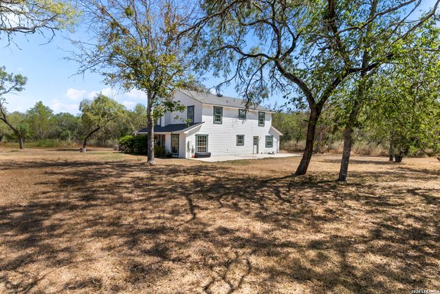 695 FOX TROTTER RD, Seguin, TX 78155