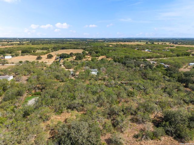 695 FOX TROTTER RD, Seguin, TX 78155