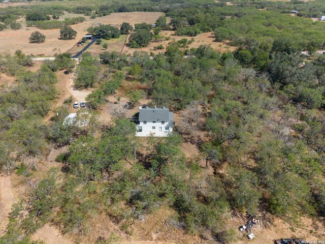 695 FOX TROTTER RD, Seguin, TX 78155