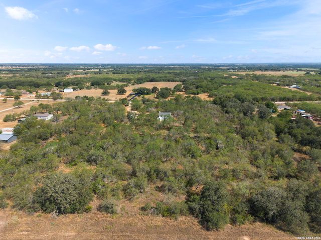 695 FOX TROTTER RD, Seguin, TX 78155