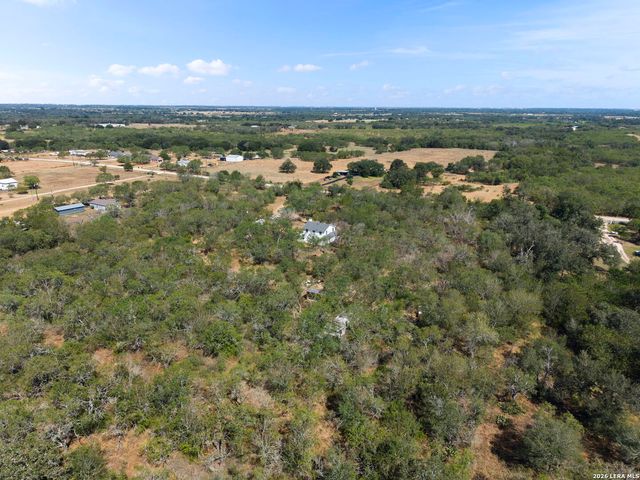 695 FOX TROTTER RD, Seguin, TX 78155