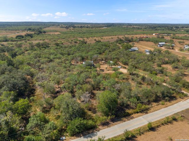 695 FOX TROTTER RD, Seguin, TX 78155