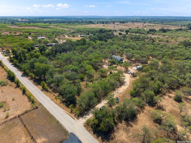 695 FOX TROTTER RD, Seguin, TX 78155