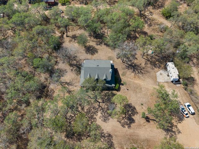 695 FOX TROTTER RD, Seguin, TX 78155