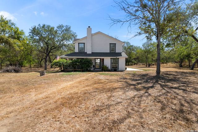 695 FOX TROTTER RD, Seguin, TX 78155