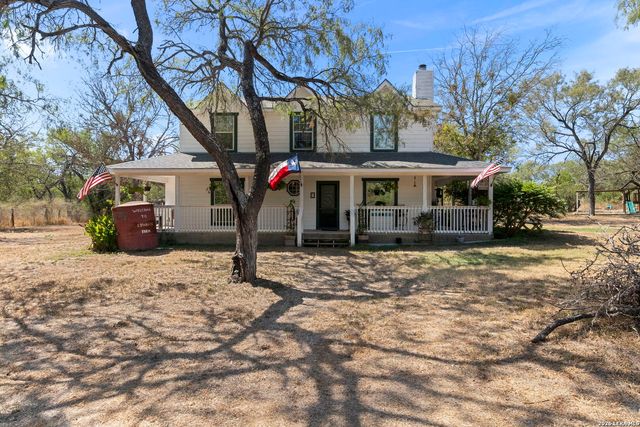 695 FOX TROTTER RD, Seguin, TX 78155