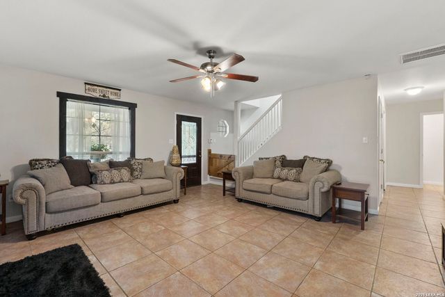 695 FOX TROTTER RD, Seguin, TX 78155