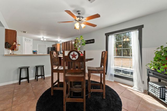 695 FOX TROTTER RD, Seguin, TX 78155