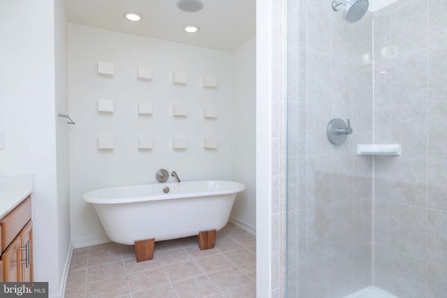 156 CHRISTINA LANDING DR, Wilmington, DE 19801