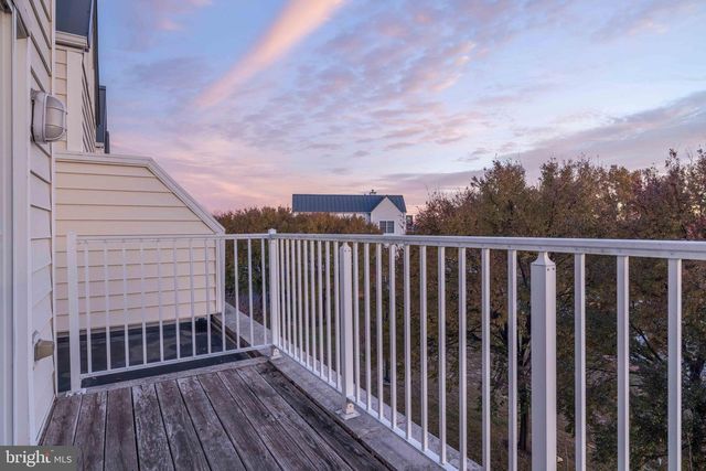 156 CHRISTINA LANDING DR, Wilmington, DE 19801