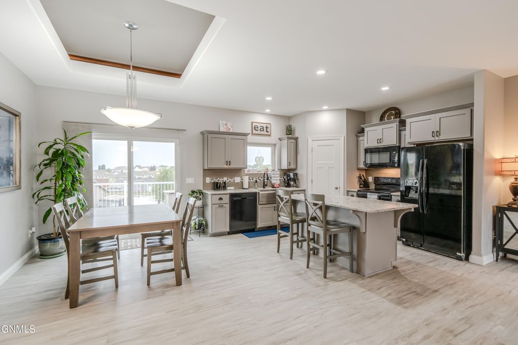 707 Walter Way, Bismarck, ND 58503 photo 4