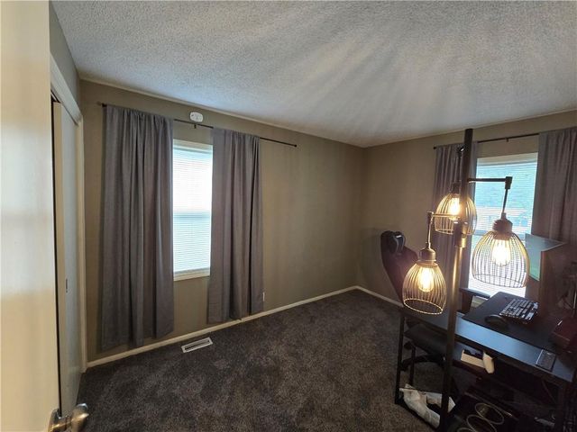 317 N Cochise Drive, Independence, MO 64056