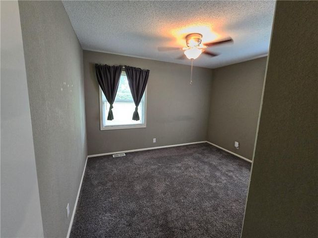 317 N Cochise Drive, Independence, MO 64056