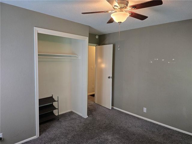 317 N Cochise Drive, Independence, MO 64056