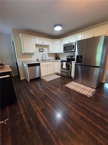 317 N Cochise Drive, Independence, MO 64056