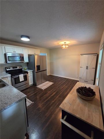 317 N Cochise Drive, Independence, MO 64056