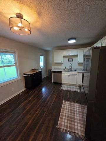 317 N Cochise Drive, Independence, MO 64056