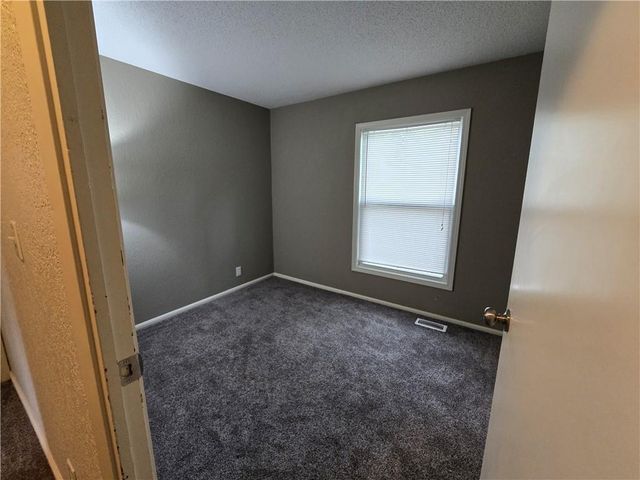 317 N Cochise Drive, Independence, MO 64056