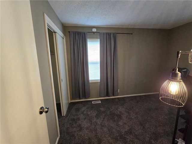 317 N Cochise Drive, Independence, MO 64056