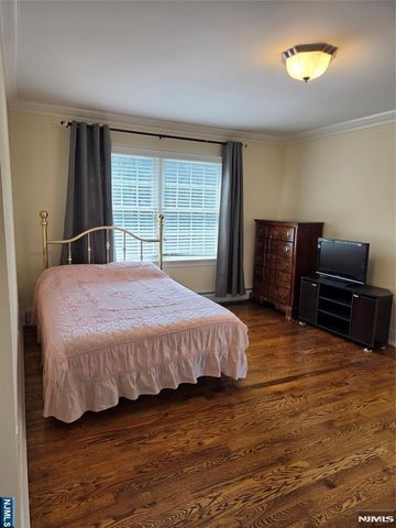 60 1st, Harrington Park, NJ 07640