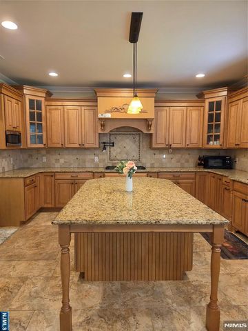 60 1st, Harrington Park, NJ 07640