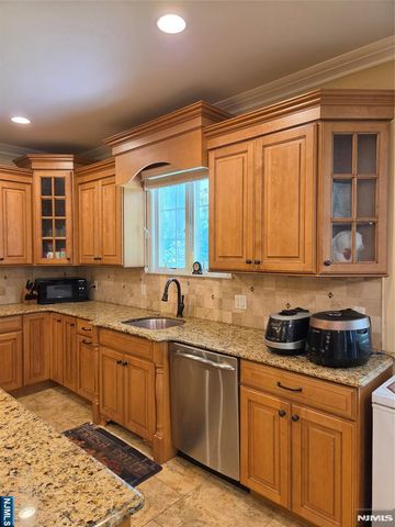60 1st, Harrington Park, NJ 07640