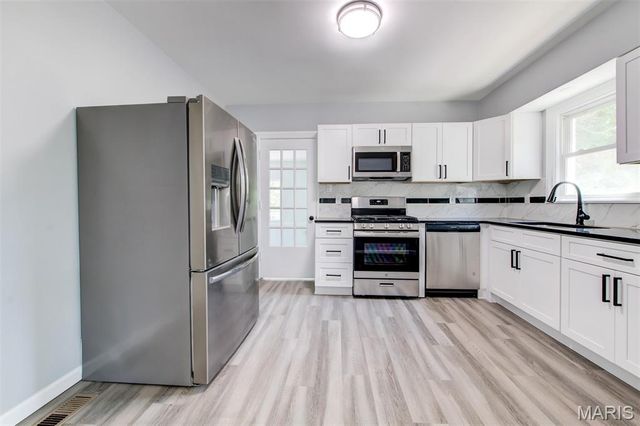 2412 Wallis Avenue, Overland, MO 63114