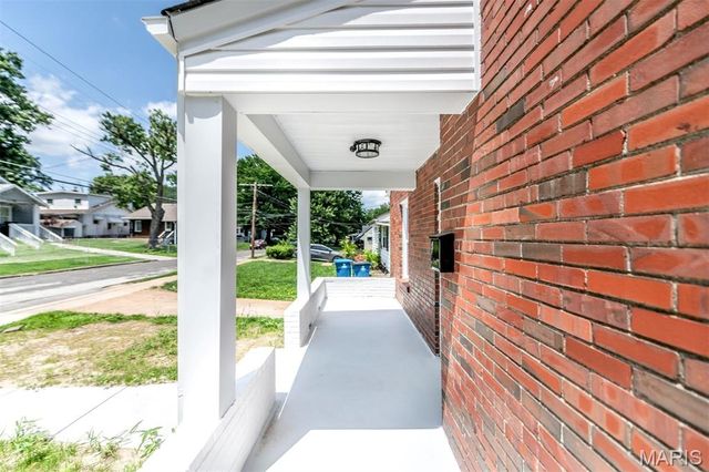 2412 Wallis Avenue, Overland, MO 63114