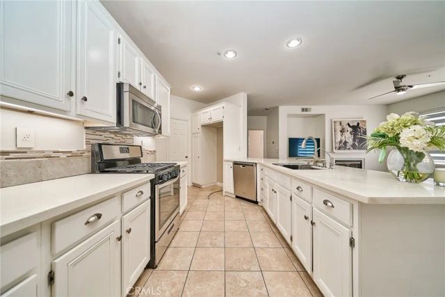 441 Ridgeway, Irvine, CA 92620