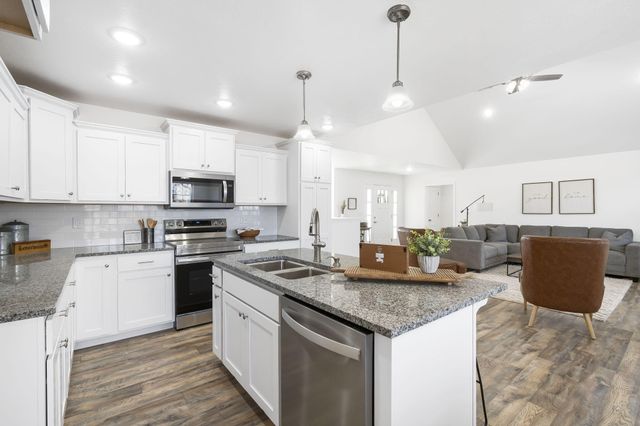 8085 State Hwy Dd, Branson West, MO 65737